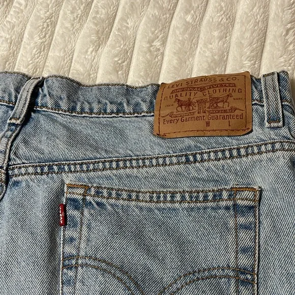 Levis Vintage Short | Size 18 - Picture 2 of 7